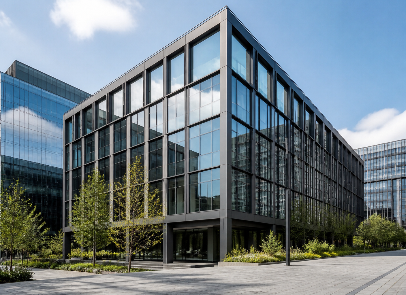 Extérieur du bâtiment de la clinique, façade de verre sur le campus E-Health Valley.